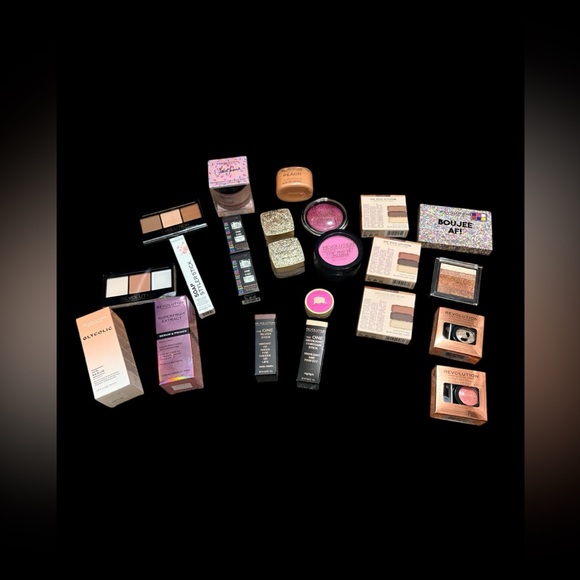 4-5 Piece Make Up/Skincare Bundle! - Picture 13 of 14